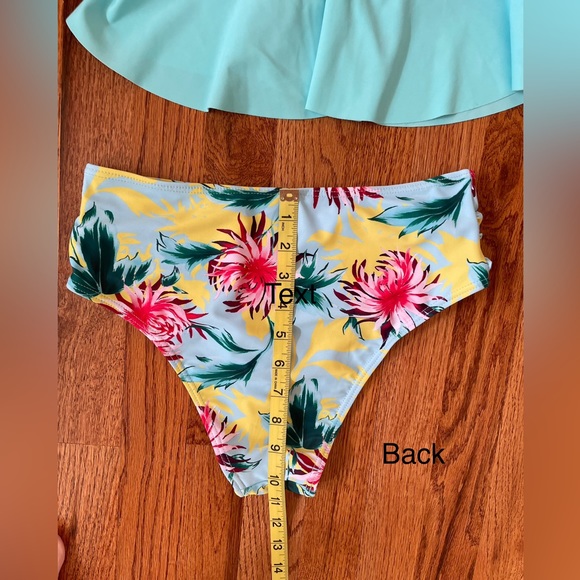 NWOT Floral Ruffled Crisscross Strap Bikini. Small.🌸 - Picture 13 of 16